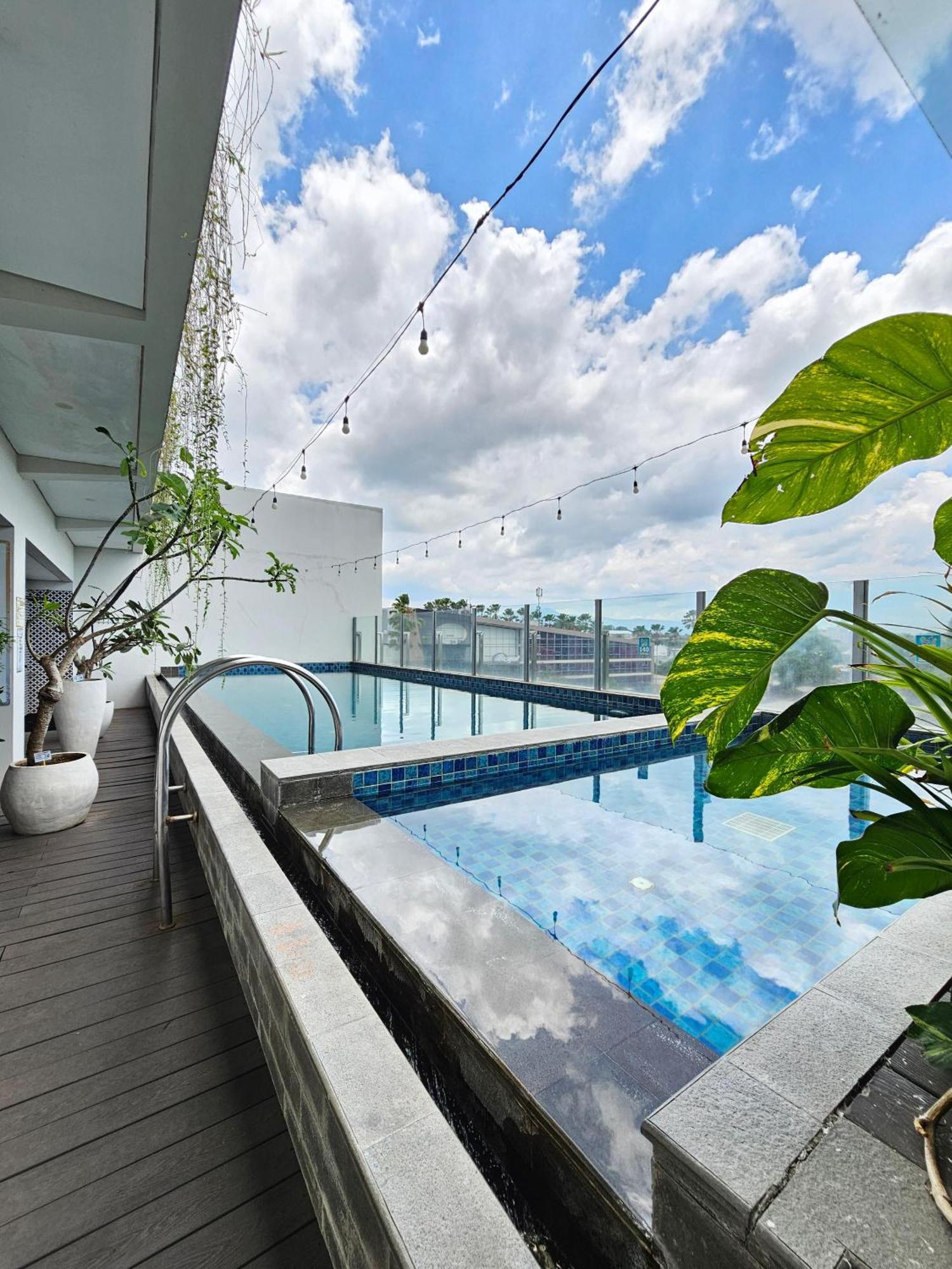 Hotel Fortunagrande Jember Exterior photo
