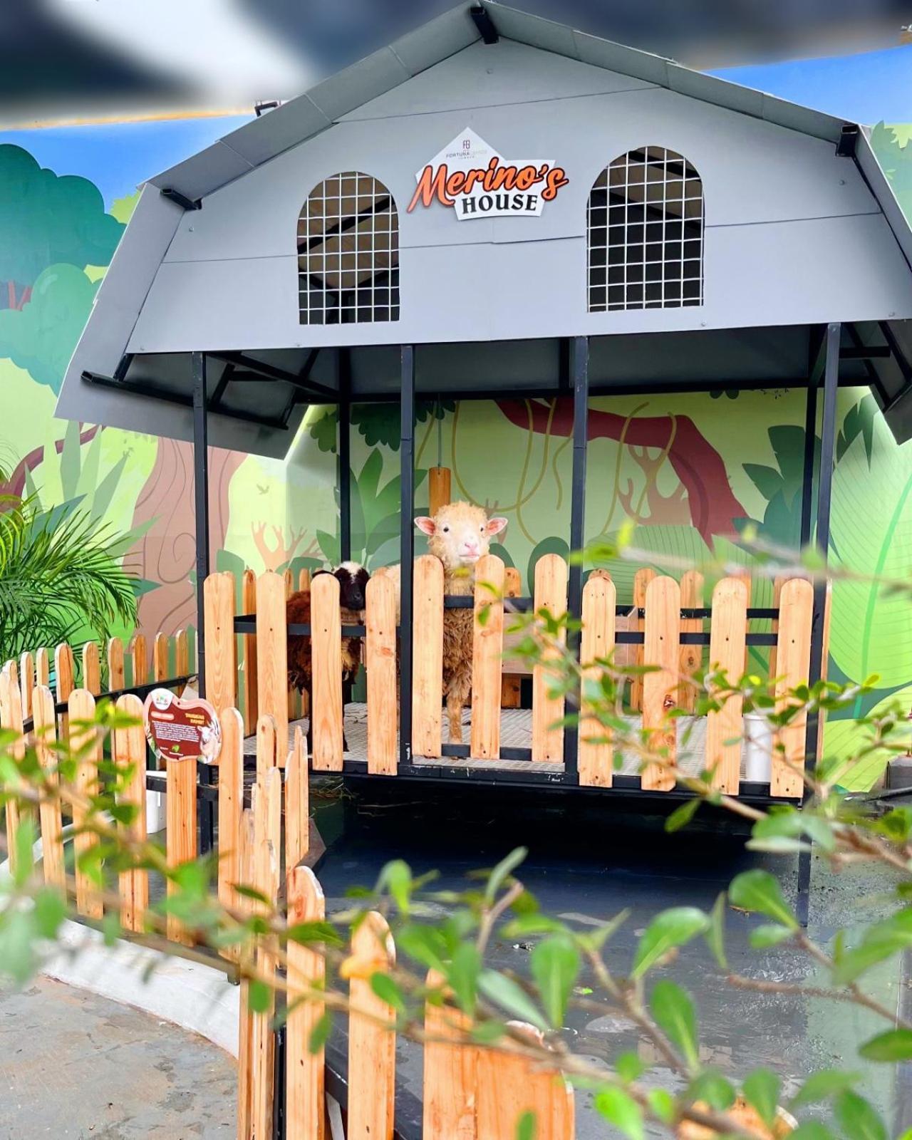 Hotel Fortunagrande Jember Exterior photo